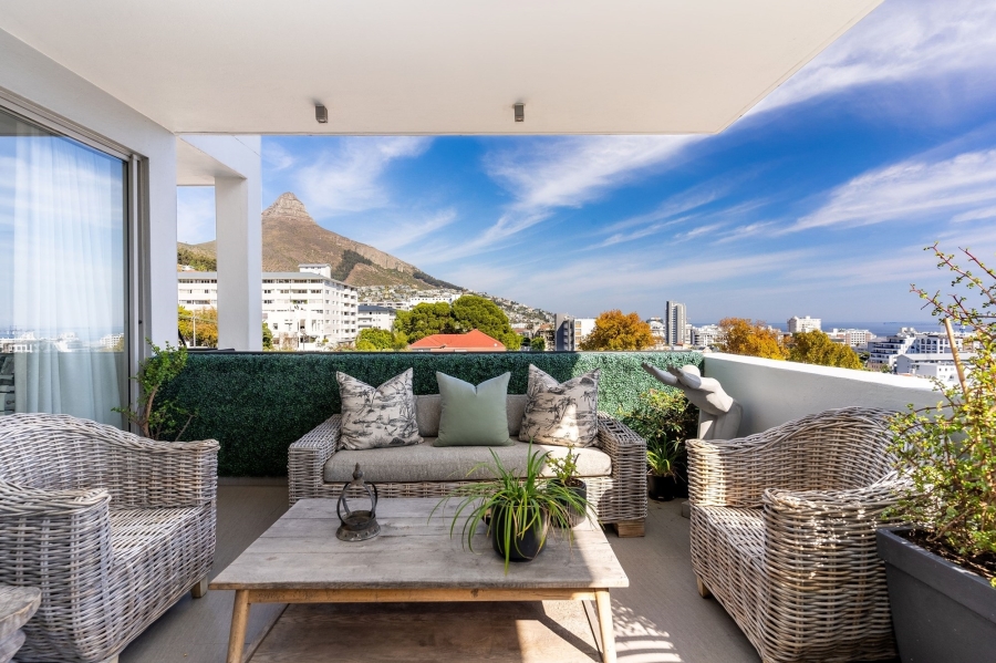 2 Bedroom Property for Sale in Sea Point Western Cape